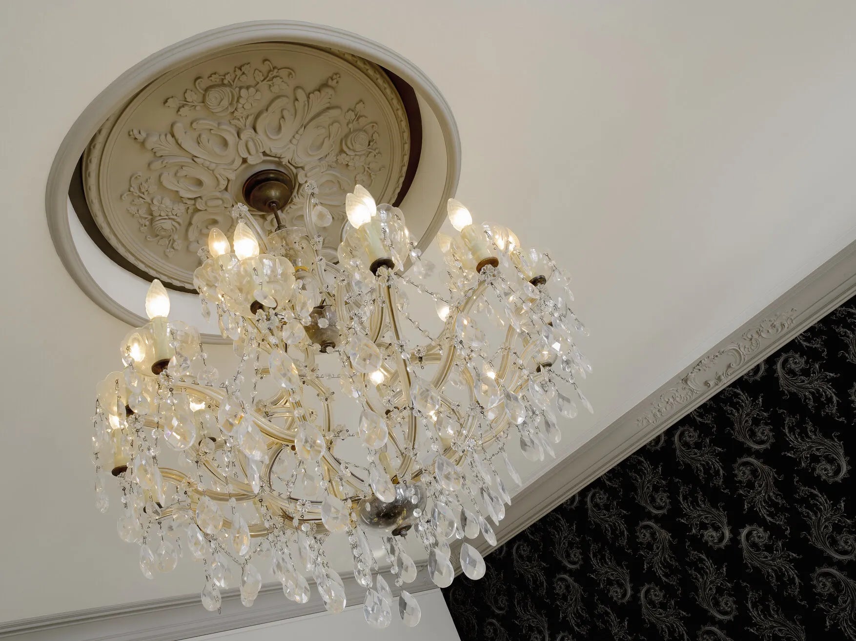 R12 ARSTYL Ceiling Rose in a stylish interior Decormania.uk
